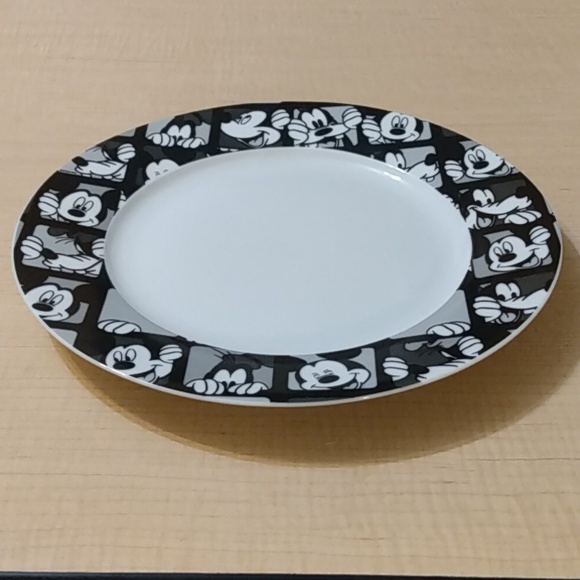 Set of 4 Mickey Mouse Goofy Grid Black White Ceramic Dinner Plate. - Picture 2 of 8